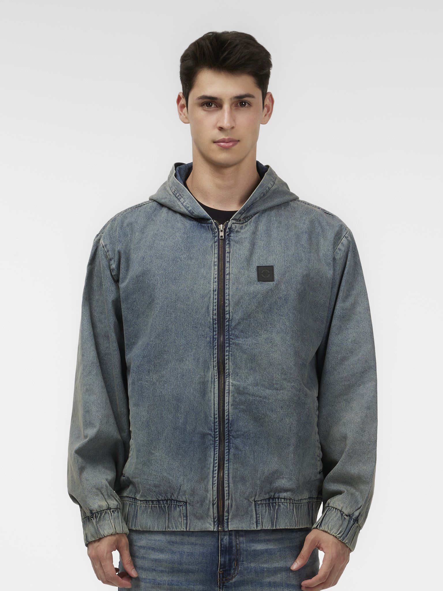 ao-khoac-denim-nam-co-non-bo-thun-blue-washed-form-regular_d156533ba82e421f9b5c4337278359b0_master